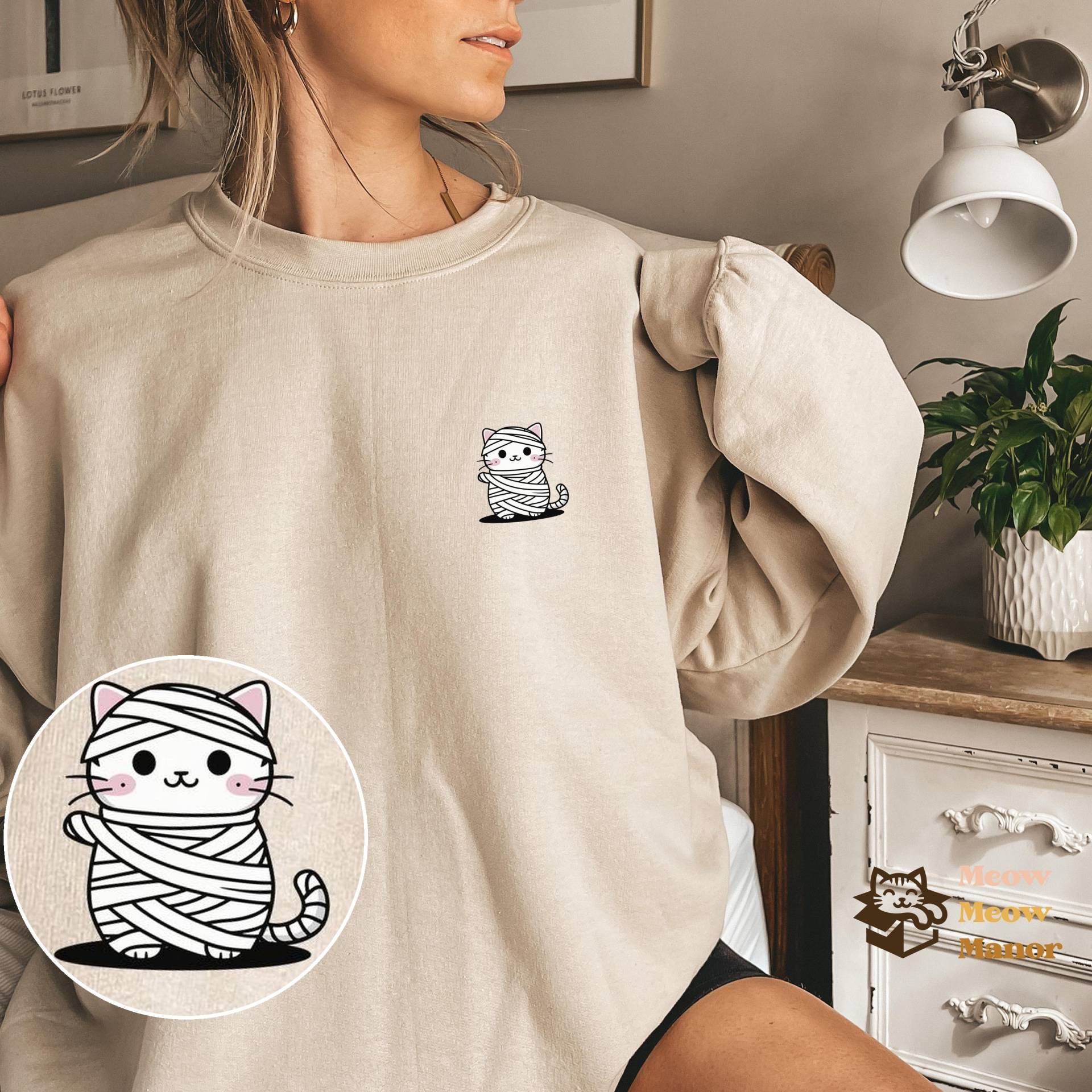 Süßer Kawaii Mummy Cat Halloween Pullover, Katzenliebhaber Sweatshirt, Kitty Herbst Rundhalsausschnitt, Katzenbesitzer Geschenke, Geschenk Für Katzen von MeowMeowManor