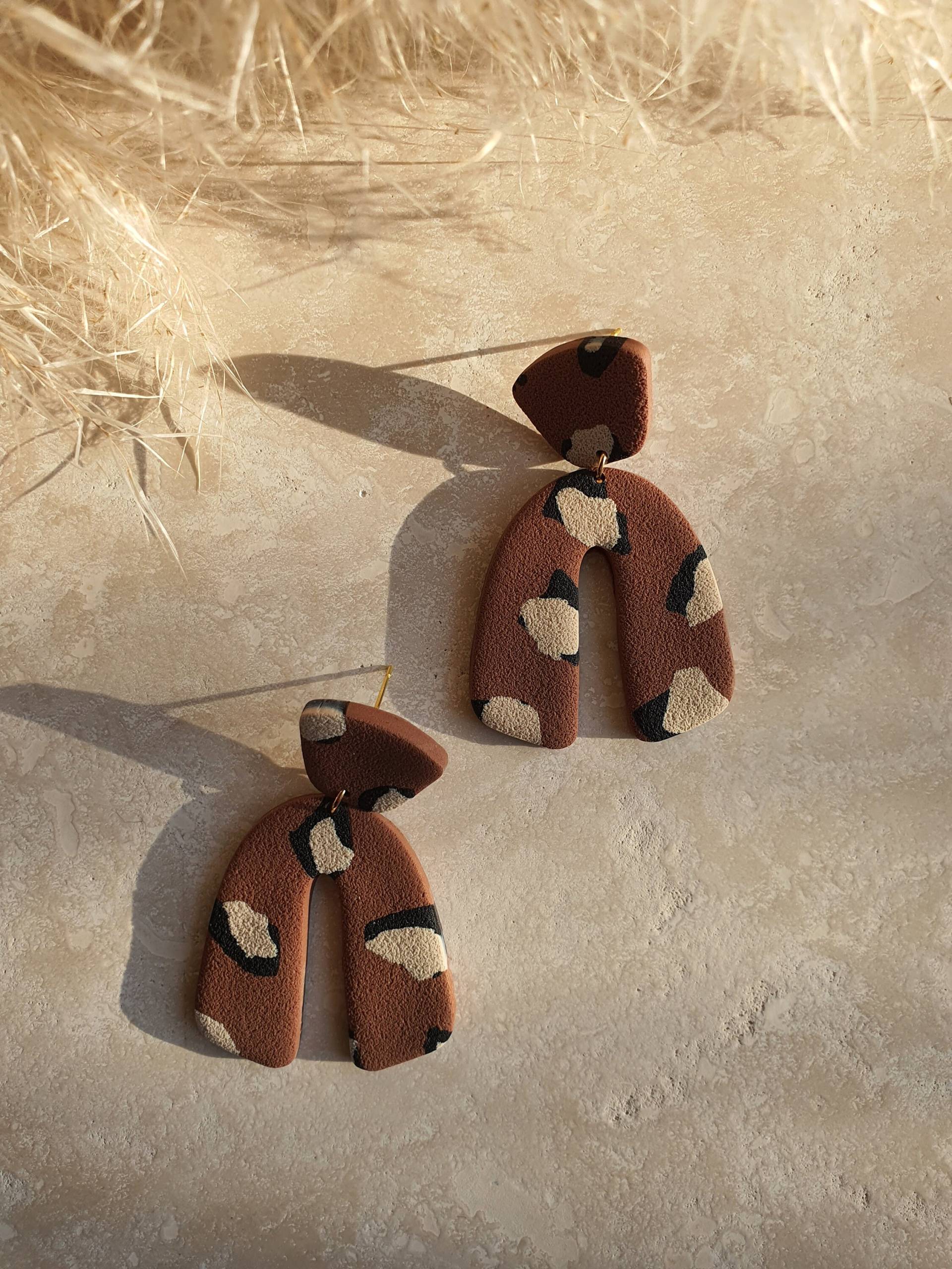 Braune Leo Muster Polymer Clay Ohrringe, 18 K Vergoldet, Boho Braune Leo Muster Polymer Clay Ohrringe, 18 K Vergoldet, Boho von MerClayJewelry