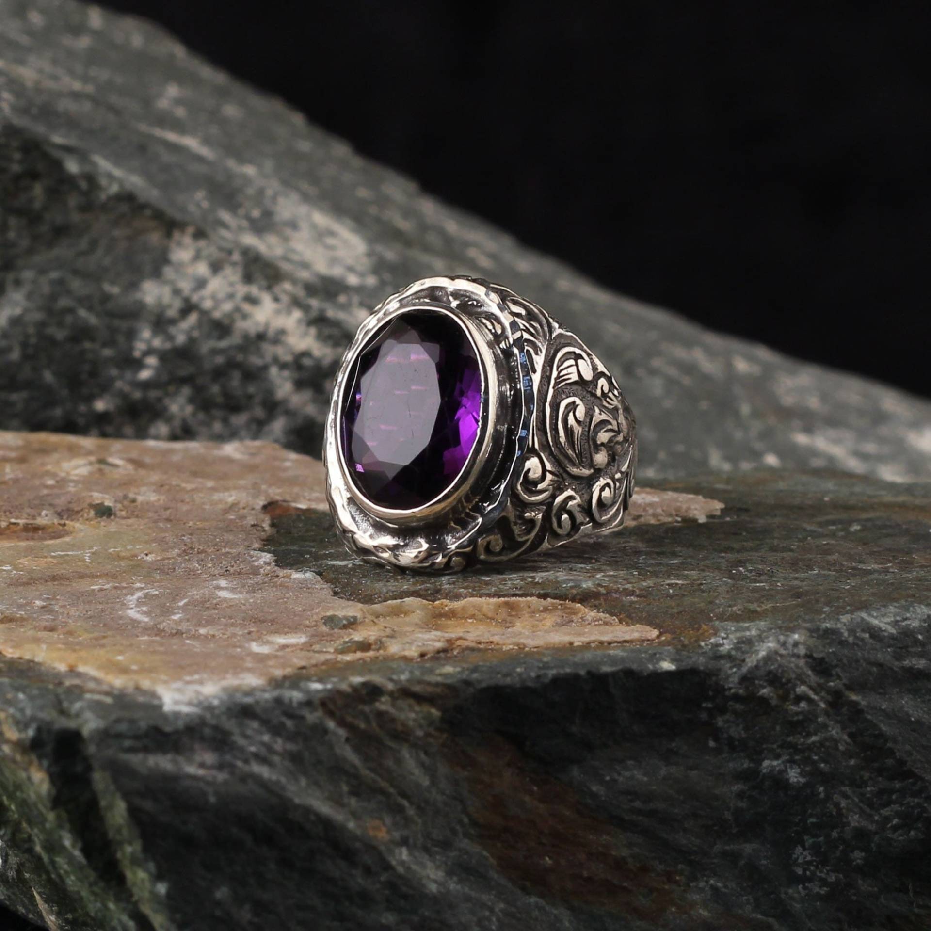 Herrenring Mit Amethyst-Edelstein, Ring Für Männer, Handgefertigter Aus Sterlingsilber, Vintage-Ring Einzigartiger Herrenring von MerSilverCo