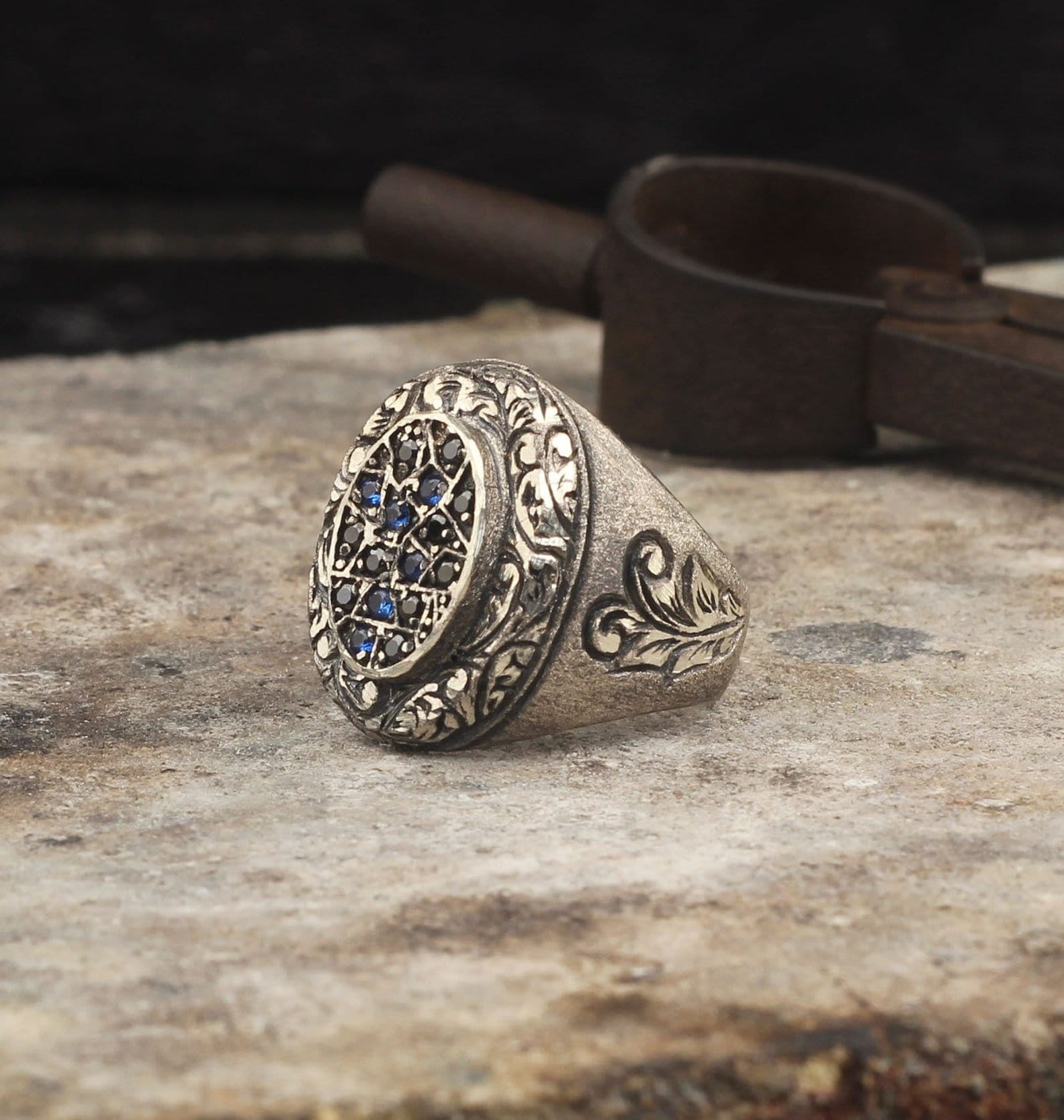 Einzigartiger Herrenring, Silber Oxidierter Ring, Handgefertigter Ring Mann, Geschenk Für Ihn, Herrenschmuck Gravierter Antiker von MerSilverCo