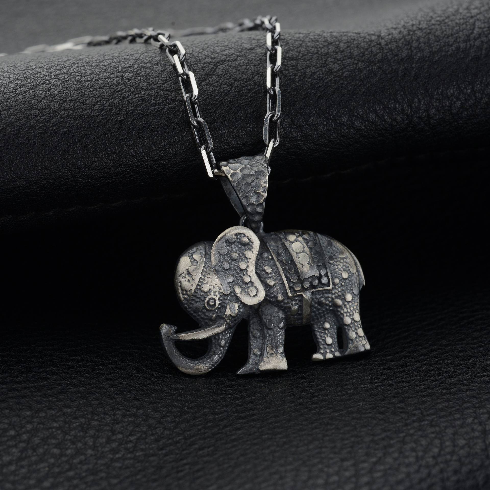 Elefant Herren Halskette, Oxidierte Männer Mammut Biker Anhänger, Mann Kette Schmuck, Geschenke Für Ihn Weihnachten von MerSilverCo