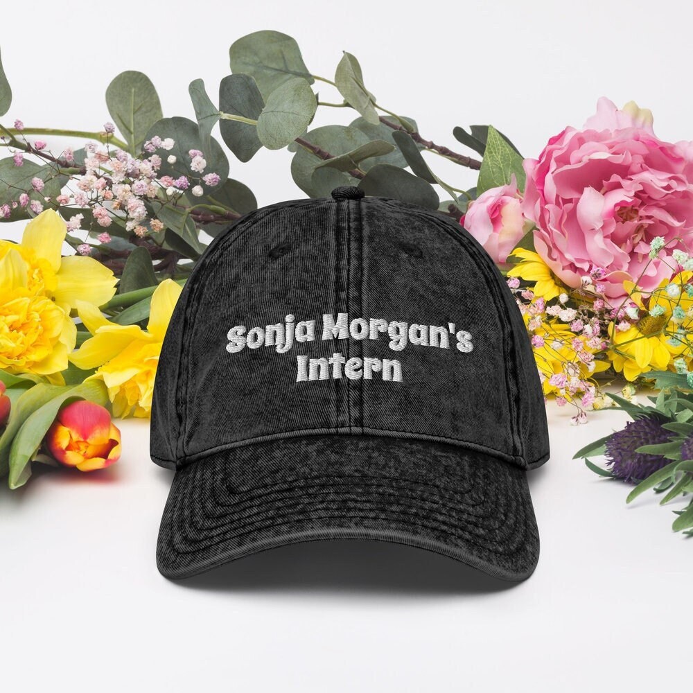 Sonja Morgan Intern Denim Dad Hat, Rhony Hut, Bravo Tv Real Housewives Hut Sonja Morgan Intern Denim Dad Hat, Rhony Hut, Bravo Tv Real Housewives Hut von MerakiAndNaz