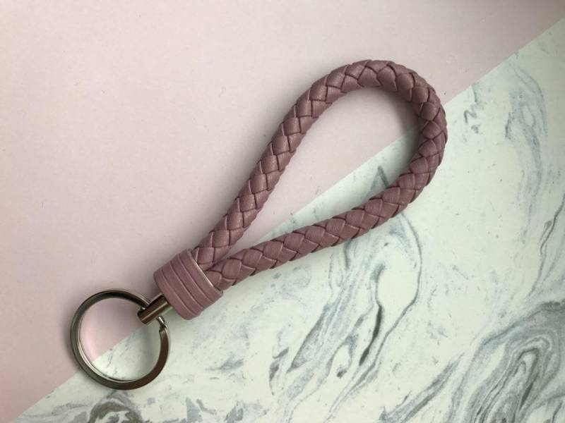 Kunstleder Schlüsselanhänger, Dusty Rose Brautjungfer Geschenke, Geflochtener Ostern Korb Stuffers Für Jugendliche, Veganes Geschenk Sie, Neuer von MerakiLeatherStudio