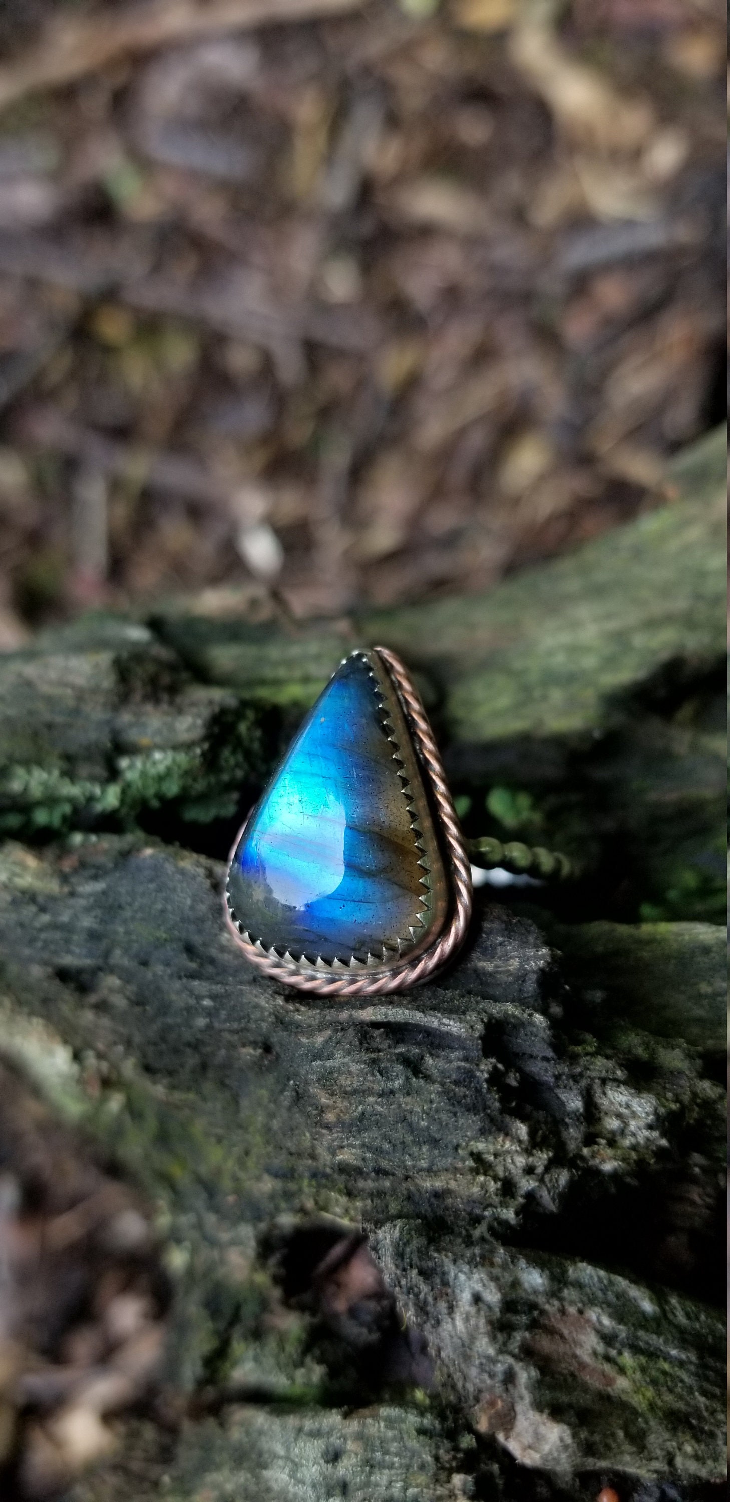 Handgemachter Gestempelter Labradorit-Ring Aus Sterlingsilber Handgemachter Gestempelter Labradorit-Ring Aus Sterlingsilber von MerakiMoonJewelry