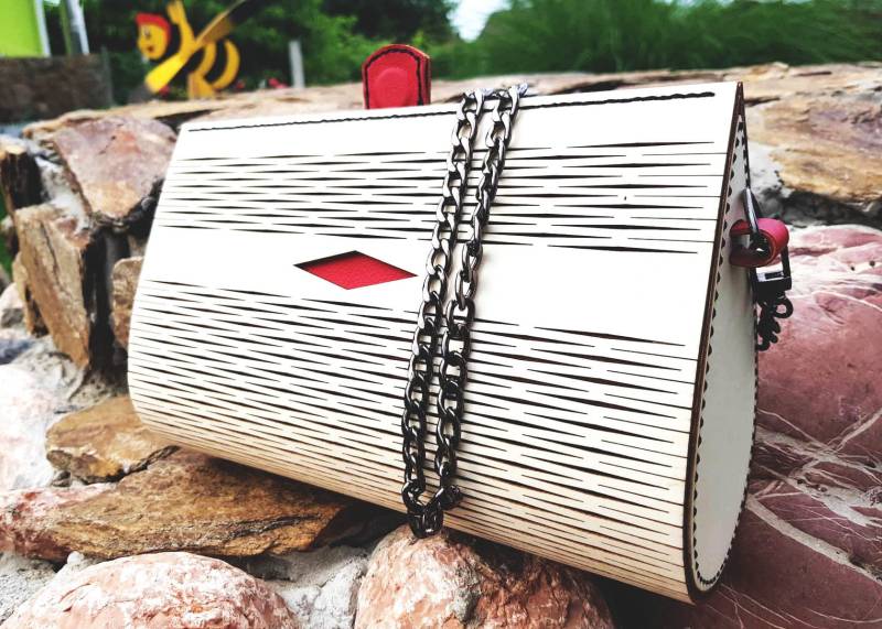 Handgemachte Hölzerne Handtasche Handgemachte Hölzerne Handtasche von MerakiSlovenia