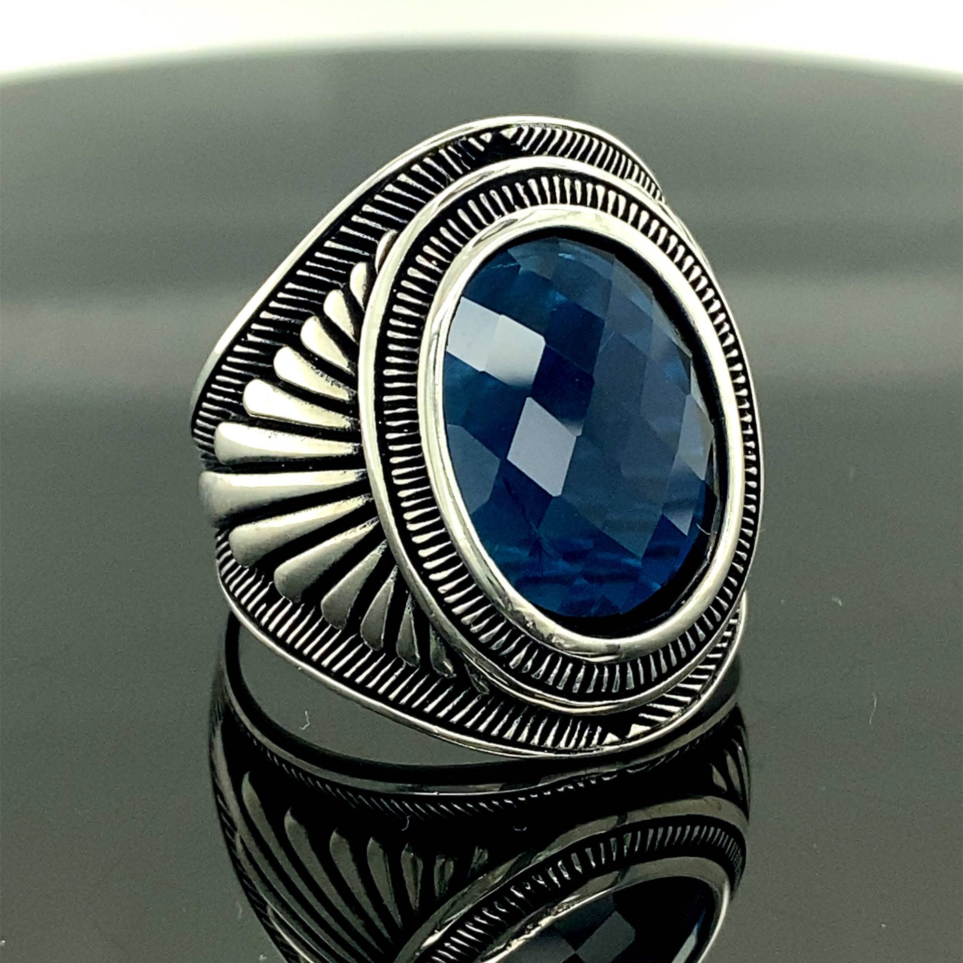 Herren Handgemachter Ring , Blauer Saphir Stein Silber Oval Edelstein Bestickter Geschenk Für Ihn Mann von MercansilverTR