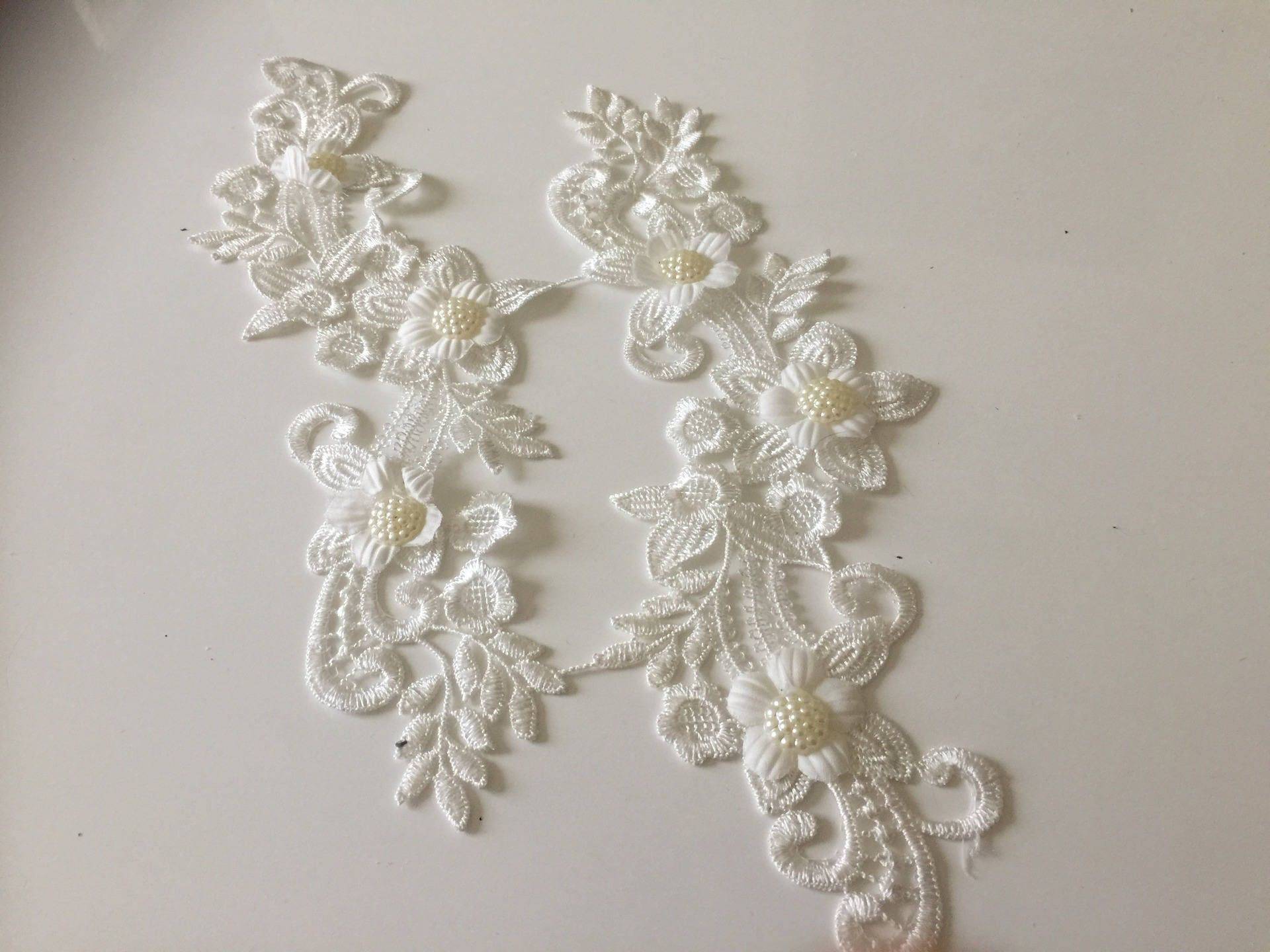 Applikation Mit 3D-Blumen Und Perlen, Strasssteinen 267 cm Gebrochenes Weiß von Mercerievoilage