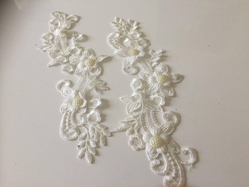 Applikation Mit 3D-Blumen Und Perlen, Strasssteinen 267 cm Gebrochenes Weiß von Mercerievoilage