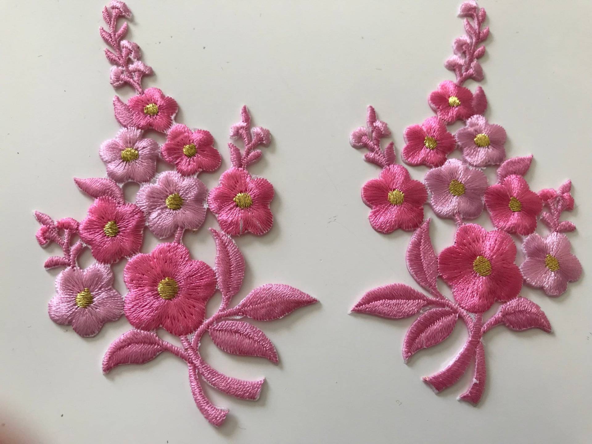 Aufbügelbare Applikation, Aufbügelbare Stickerei, Rosenstickerei von Mercerievoilage