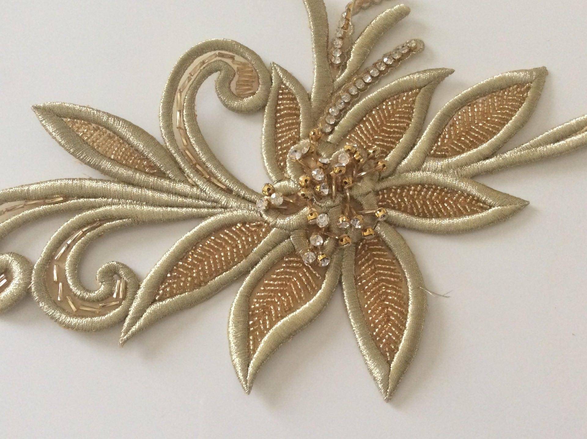 Gold - Oder Silbergestickte Nähapplikation Mit Leichtem Relief 3118cm von Mercerievoilage