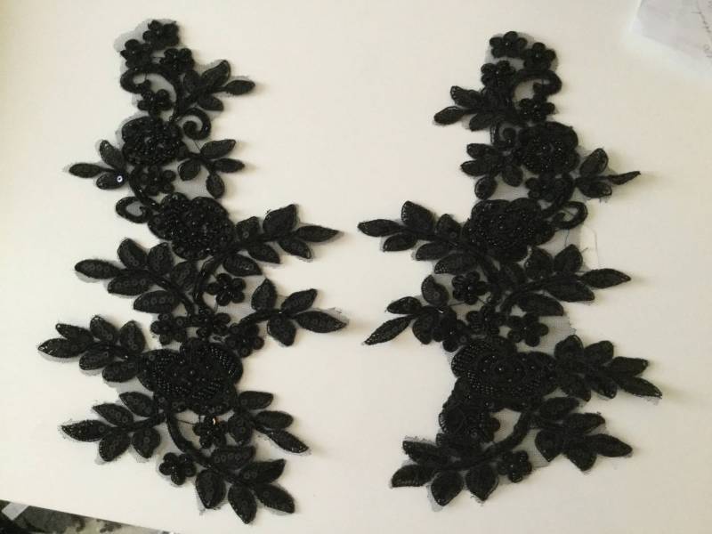 Guipure-Applikation in Schwarz, Weiße Applikation, Schwarze Oder Stickerei von Mercerievoilage