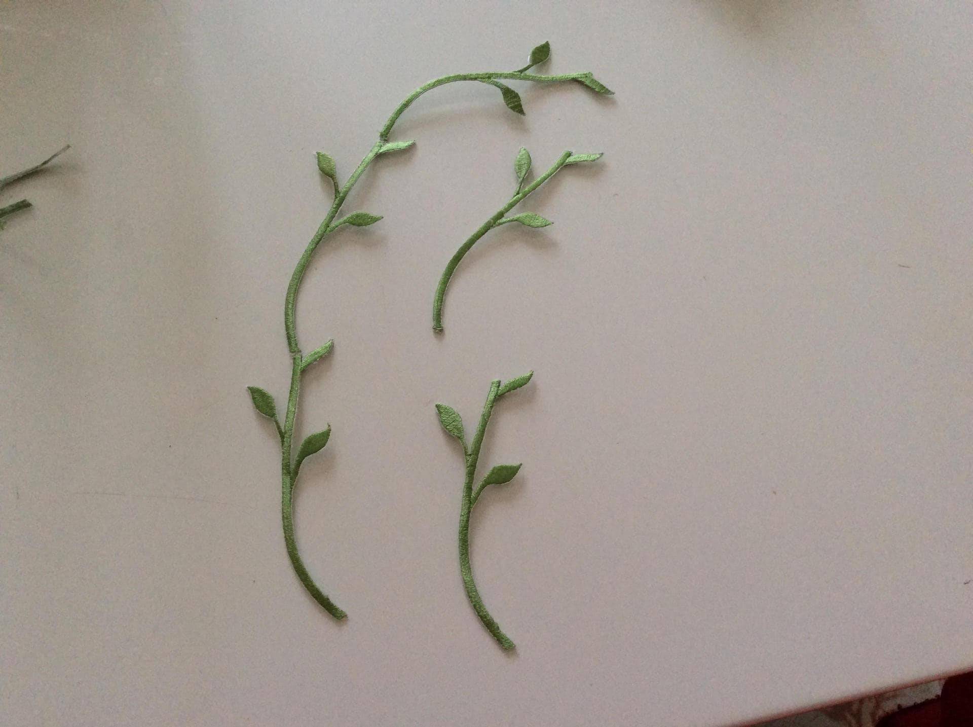 Set Mit 5 Grünen Bügelstickereien, 8, 5 cm Lang von Mercerievoilage