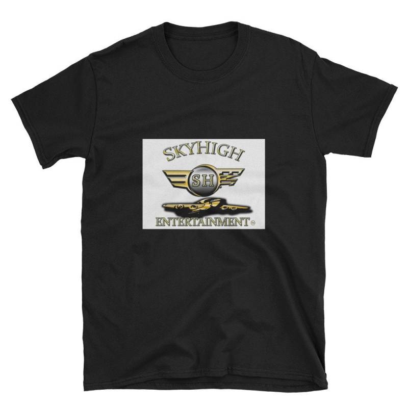 Sky High Ent. | Weißer Hintergrund Kurz-Sleeve Unisex T-Shirt Sky High Ent. | Weißer Hintergrund Kurz-Sleeve Unisex T-Shirt von MerchBySkyHigh