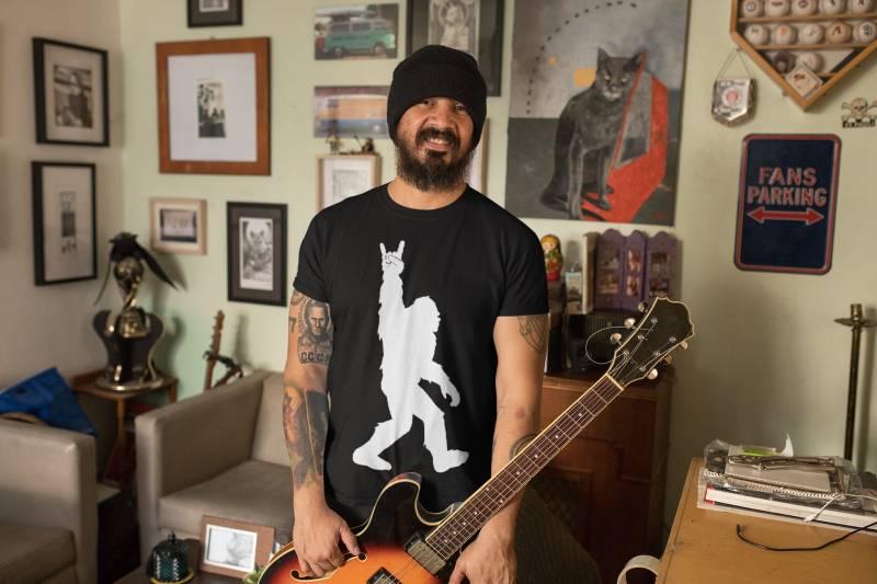 Lustige Bigfoot Rock Und Roll Tshirt Für Sasquatch Gläubige von MerchGorillaz