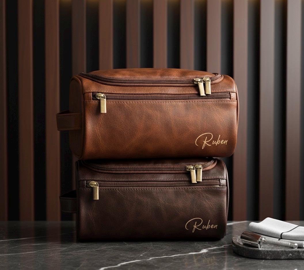 Personalisiertes Dopp Kit Aus Veganem Leder Für Männer Reisekulturbeutel Mit Gravur Personalisiertes Dopp Kit Aus Veganem Leder Für Männer Reisekulturbeutel Mit Gravur von MerchLoveDE