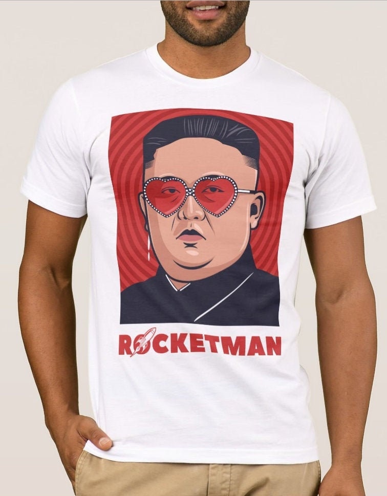 Kim Tshirt Men Jong Un T-Shirt Rocket Shirt North Korea Parody Funny T 5Xl 4Xl 3Xl Xxl Xl L M S von MerchTeeShop