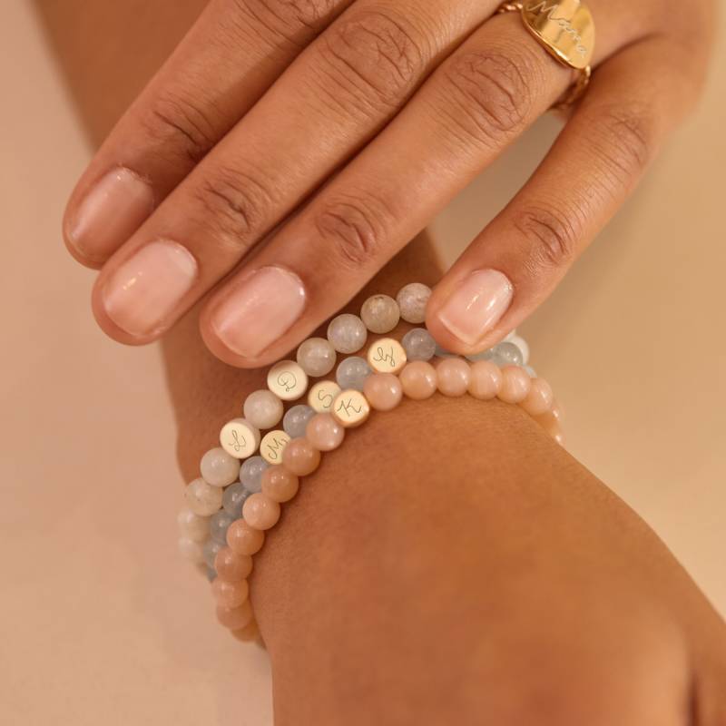 Personalisiertes Halbedelsteinarmband Mit Beads, Graviertes Initialen Armband Zum Geburtstag, Brautjungfern von MerciMamanGifts