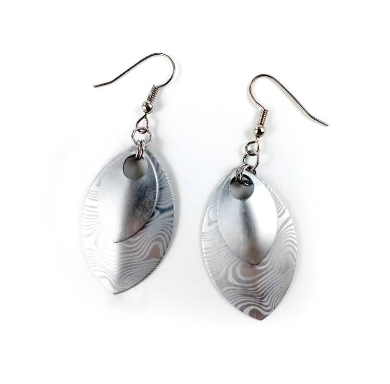 Damast-Ohrringe Mit Geätzten Schuppen Diane Damast-Ohrringe Mit Geätzten Schuppen Diane von MercysFancy