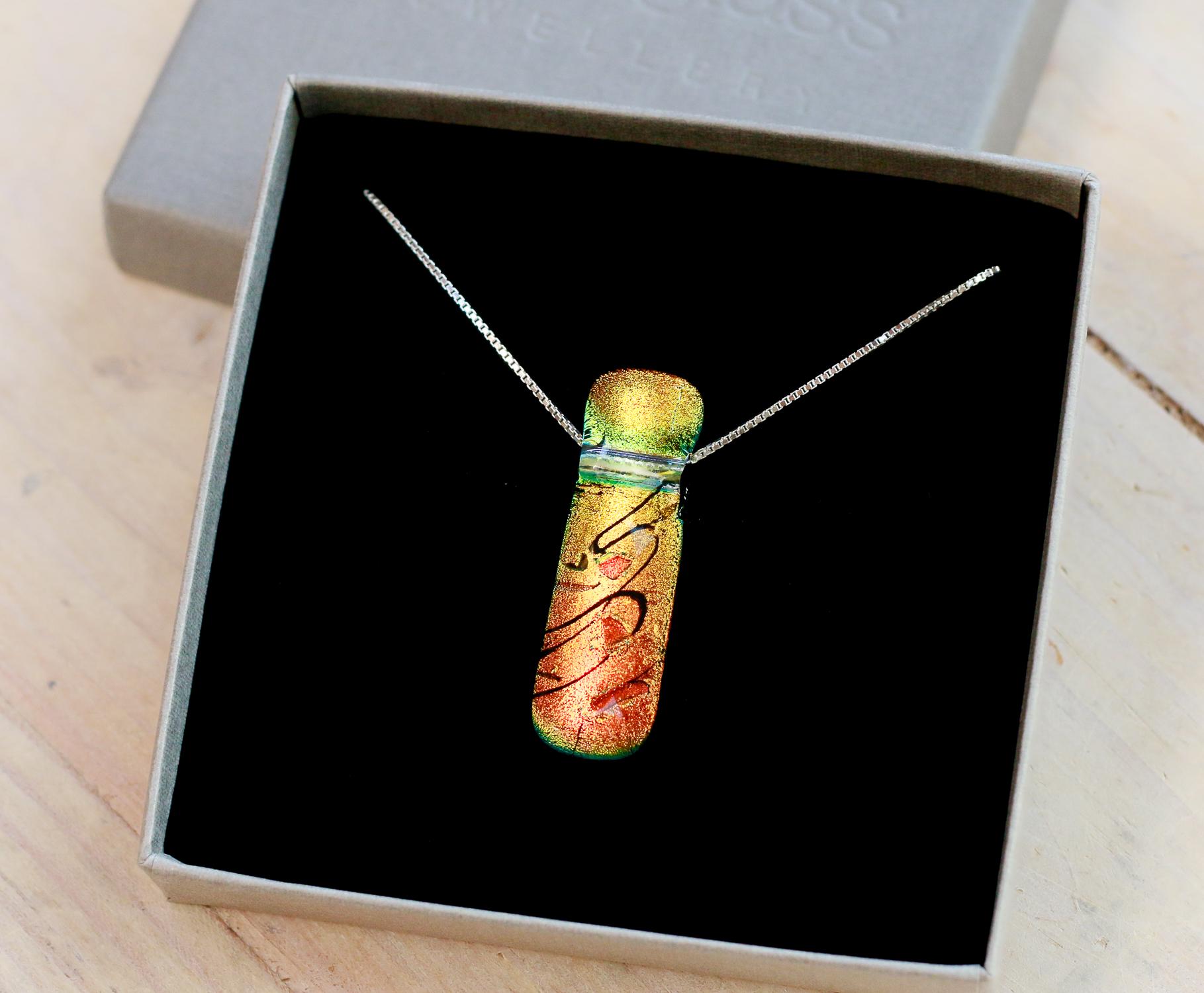 Herbst Geschmolzenen Glas Anhänger - Sterling Silber Kette, Orange Und Gelben Dichroic Schmuck Handgemacht Herbst Geschmolzenen Glas Anhänger - Sterling Silber Kette, Orange Und Gelben Dichroic Schmuck Handgemacht von MereGlassJewellery