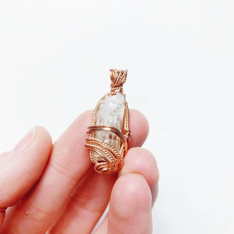 Aquamarine Verzog Pendant von MereTillDesigns