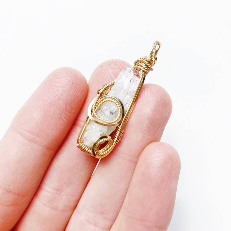 Danburite Gewickelt Anhänger von MereTillDesigns