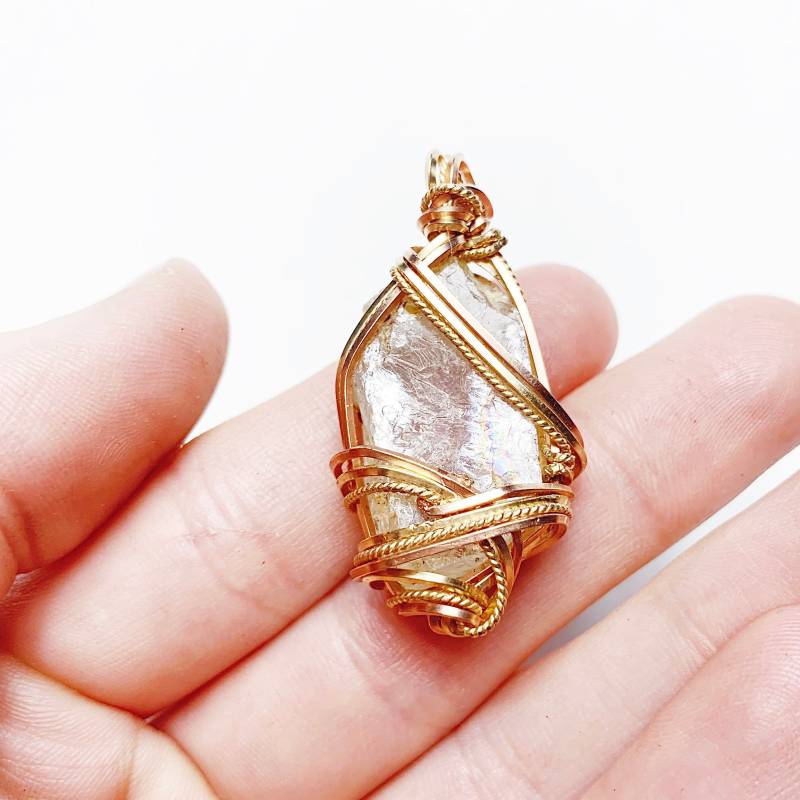 Topaz Wappnet Pendant Topaz Wappnet Pendant von MereTillDesigns