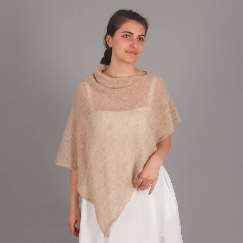 Durchsichtiger Brautponcho Mit Dekorativen Löchern, Durchsichtiges Brautkleid Umhang, Brautabdeckung Ösenöffnungen, Fuzzy Leichtes Mohair Durchsichtiger Brautponcho Mit Dekorativen Löchern, Durchsichtiges Brautkleid Umhang, Brautabdeckung Ösenöffnungen, Fuzzy Leichtes Mohair von Merinossa
