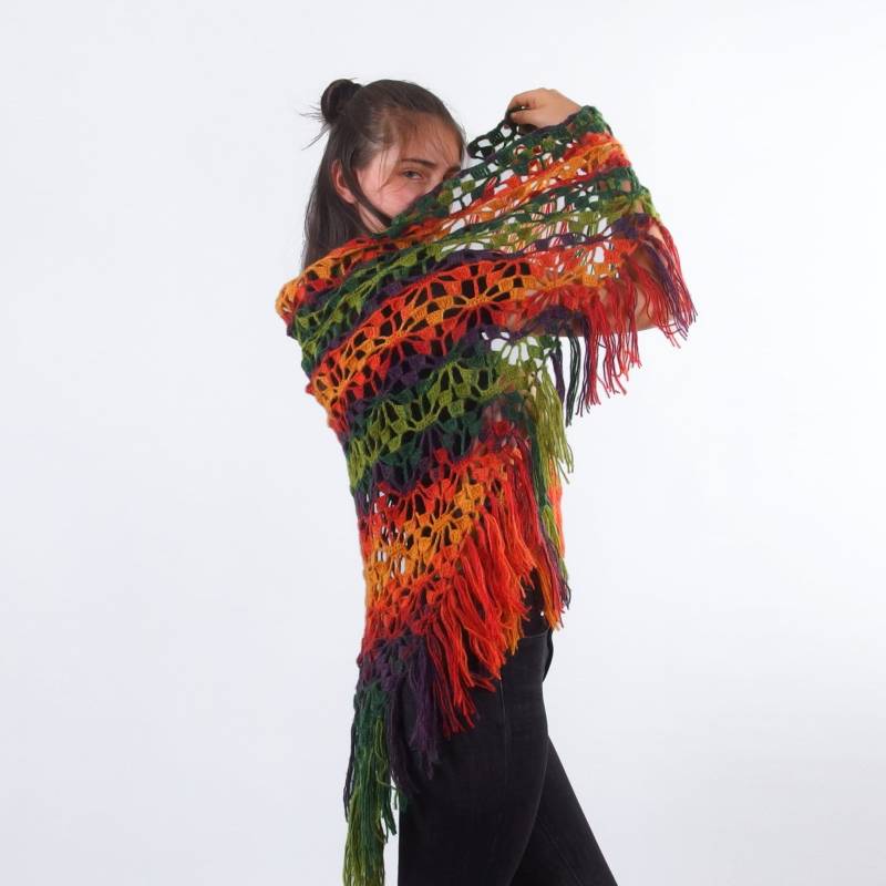 Handgestrickter Damen Schal, Boho Schal Mit Fransen, Gehäkelter Herbst Winter Dreieckstuch, Ombre Hippie von Merinossa