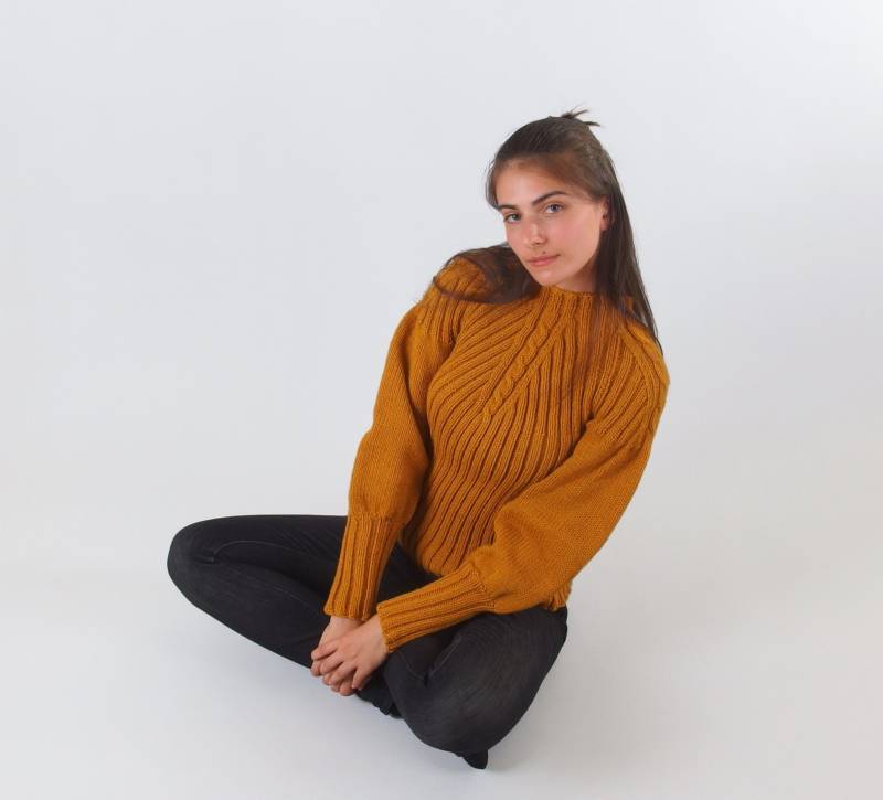 Mock Neck Puffärmel Pullover, Zopfmuster Gerippte Trimmen Texturierte Taillierte Pullover Mit Langen Ärmeln, Rippenstrick, Hand Stricken, Wolle von Merinossa