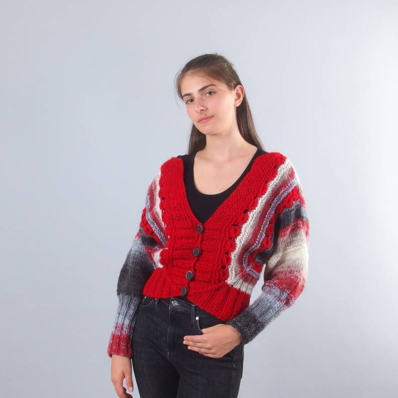 Rote Damen Strickjacke Handgestrickt, Rippenstrick Mit Häkeldetails, Aus Wolle, Warnend Und Kuschelig, V-Ausschnitt Lange Ärmel von Merinossa