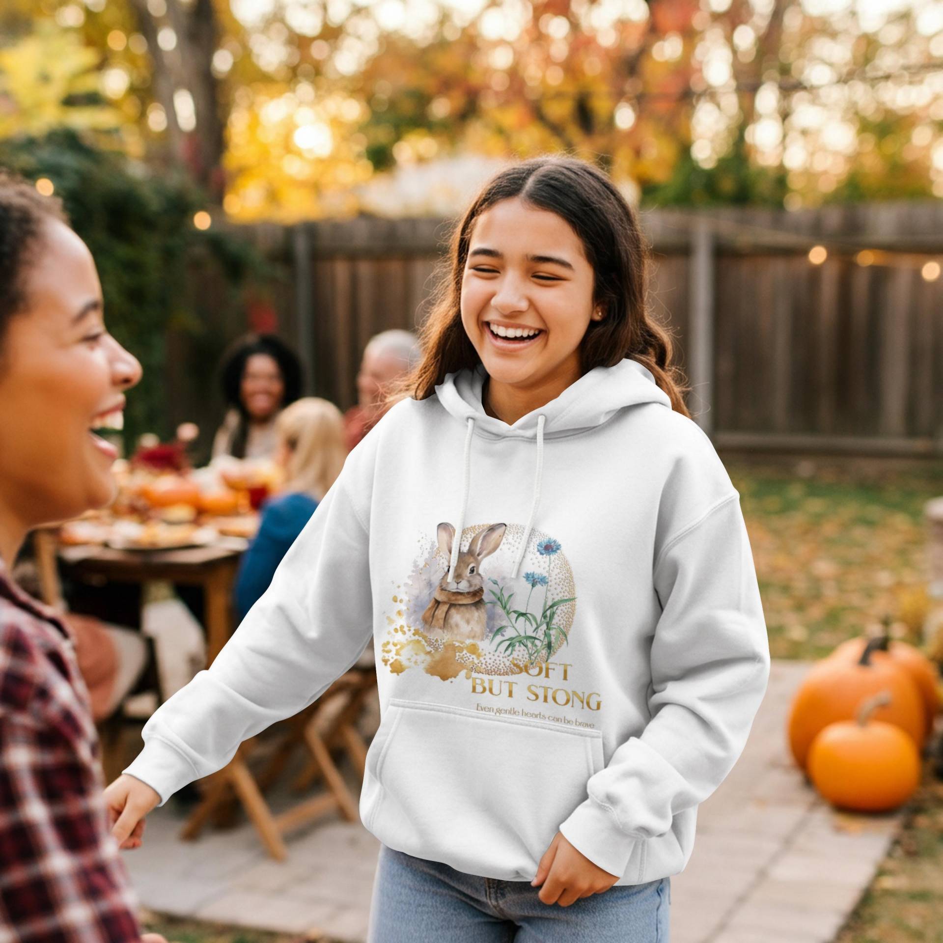 Süß Aber Wild - Kaninchen Hoodie Mit Süßem Motiv, Cozy Streetwear Für Damen Und Herren von MerkerHarmsDesigns