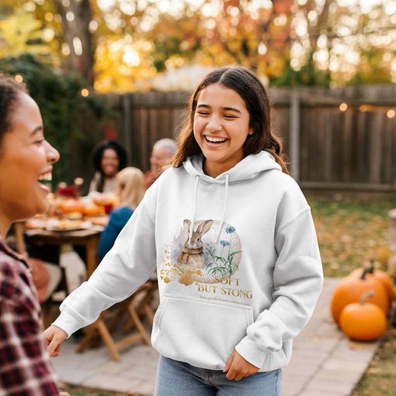 Süß Aber Wild - Kaninchen Hoodie Mit Süßem Motiv, Cozy Streetwear Für Damen Und Herren von MerkerHarmsDesigns