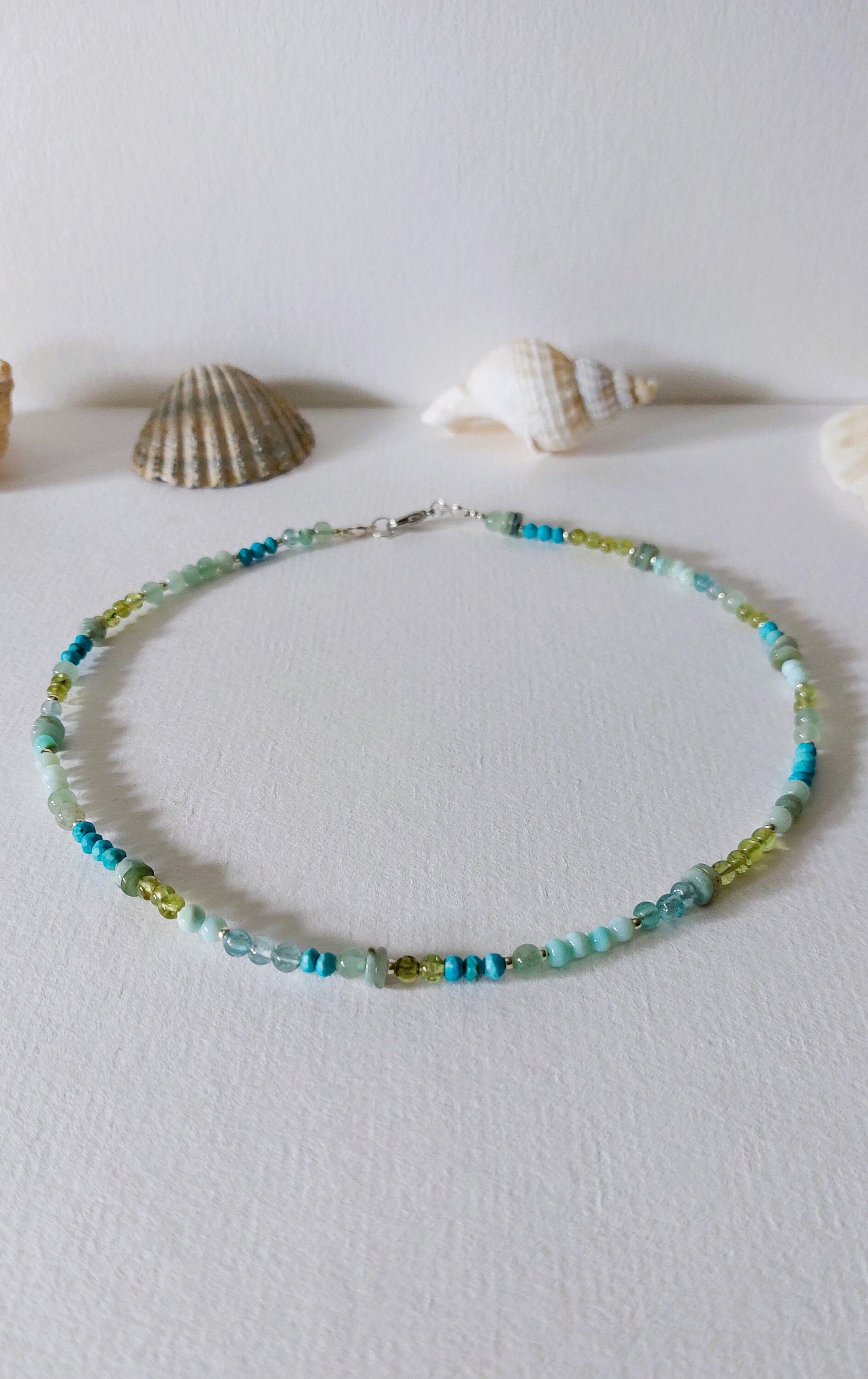Halskette Grünblau Smaragd Peridot Grüner Onyx Apatit Türkissperlen Peru Opal Silber Halskette Grünblau Smaragd Peridot Grüner Onyx Apatit Türkissperlen Peru Opal Silber von MerlesJewellery