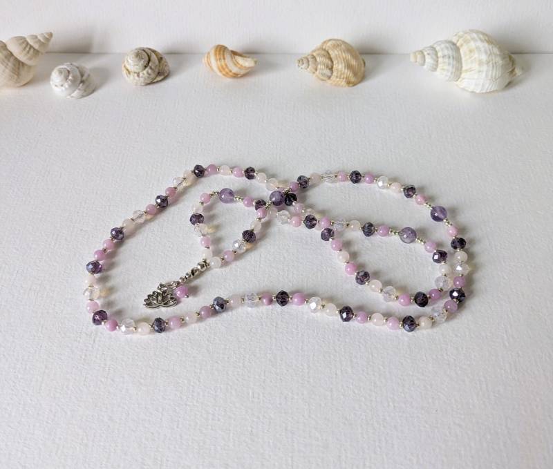 Mala Kette Lila Purple Crystal Amethyst Kunzit Pastell Peach Silber von MerlesJewellery