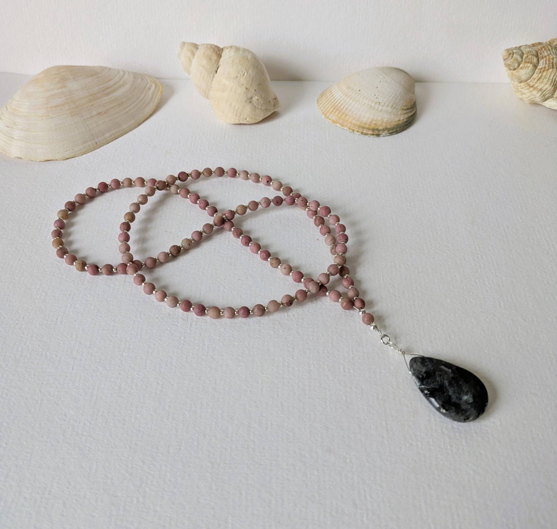 Miniaturmala Kette Rhodonit Larvikit Handgefertigt von MerlesJewellery