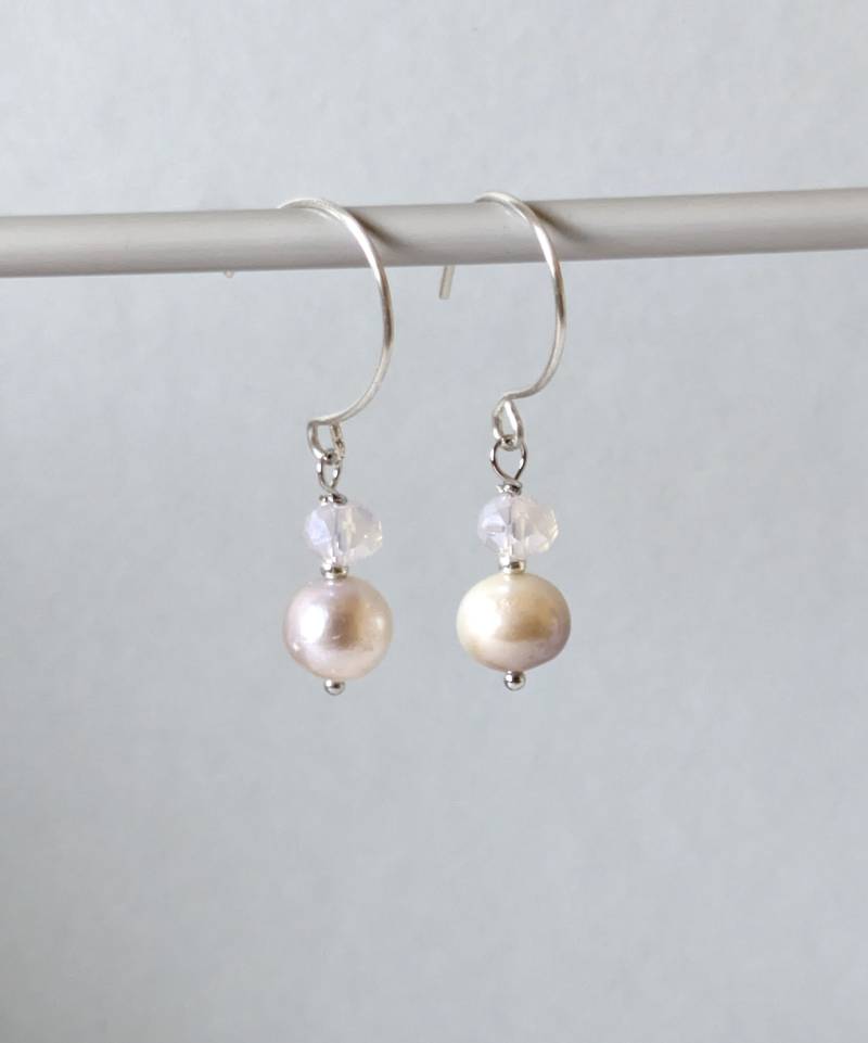 Ohrringe Süßwasserperlen Pastell Peach Crystal Silber von MerlesJewellery