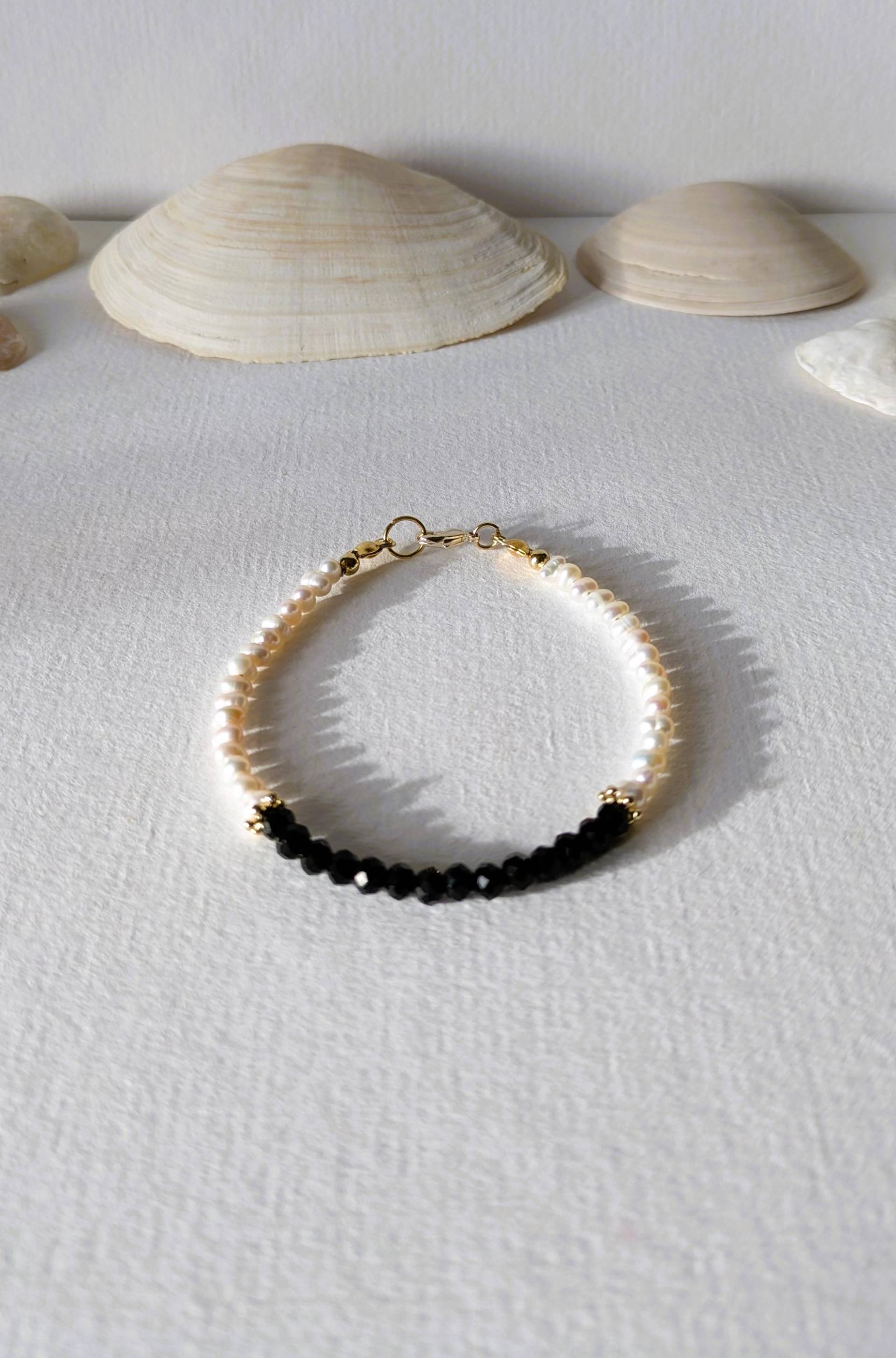 Süßwasserperlenarmband Spinellperlen Gold Süßwasserperlenarmband Spinellperlen Gold von MerlesJewellery