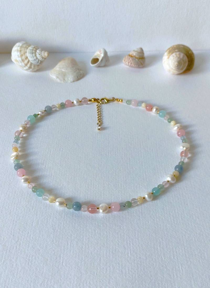 Süßwasserperlenkette Pastellfarben Edelsteine Gold von MerlesJewellery