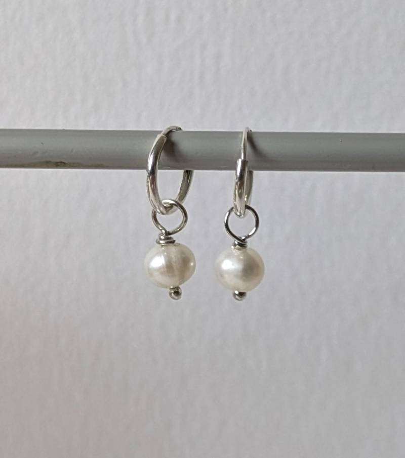 Zierliche Creolen Süßwasserperlen 925 Silber Brautschmuck von MerlesJewellery