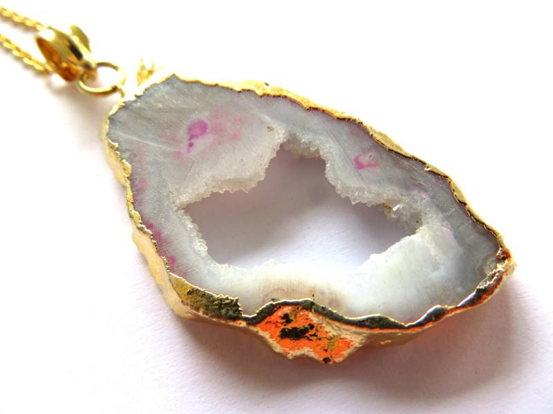 Achat Anhänger -Natur Freie Form Geode Scheibe -Druzy -Edelstein -Schmuck in Gold Platte-Perfektes Geschenk von MerlinsCaveShop