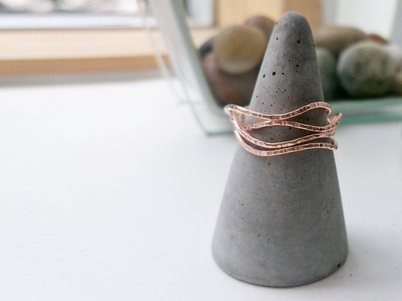 4Er Set Gewellter Rauer Strukturierter Ring - Dünner Stapelring Stapelbare Zierliche Schichtringe von MermadeCraftsShop