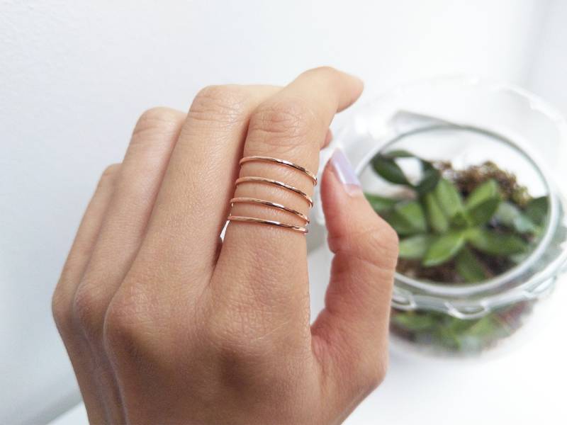 4Er Set Texturierte Stapelringe - Boho Hammer Texturiert Stapelbarer Zierlicher Dünner Ring von MermadeCraftsShop