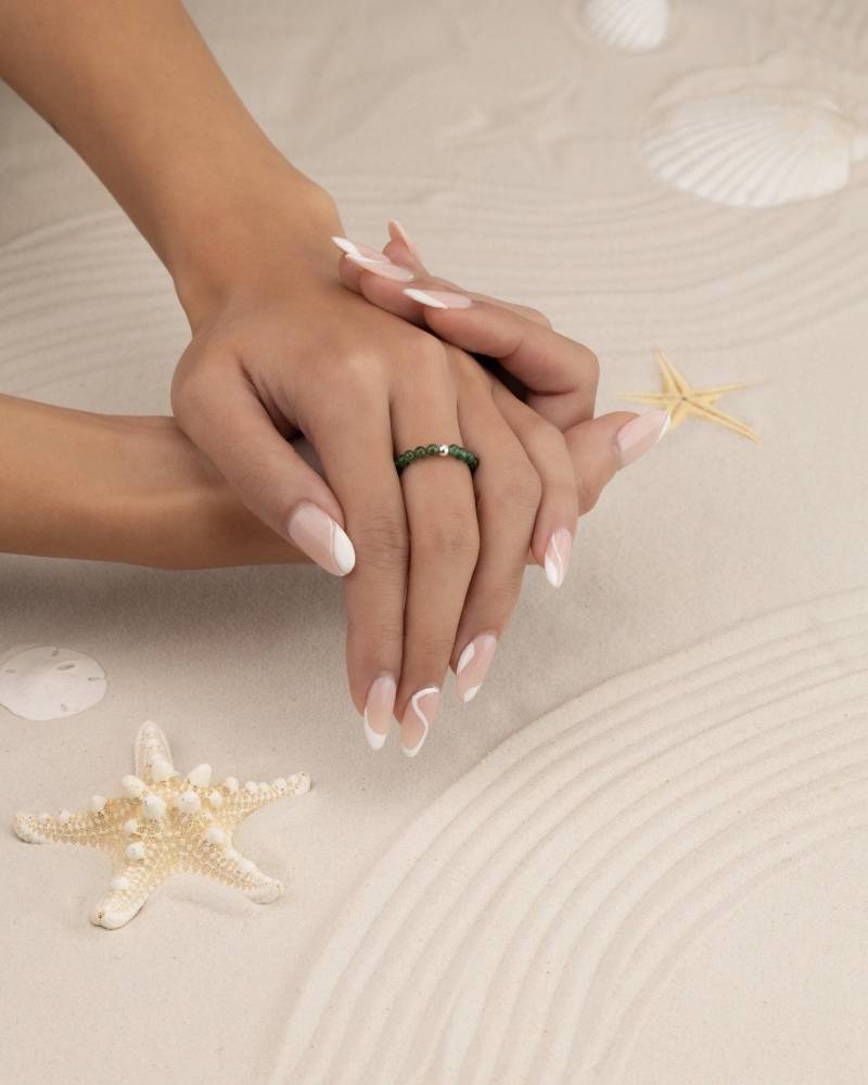 Jade Ring 3 Mm Echter Perlen Grüner Schmuck Zierlicher Freundschaftsring Perfektes Geschenk Für Sie Stapelbar Dehnbar Ribs2Ai von MermaidBeadsJewelry