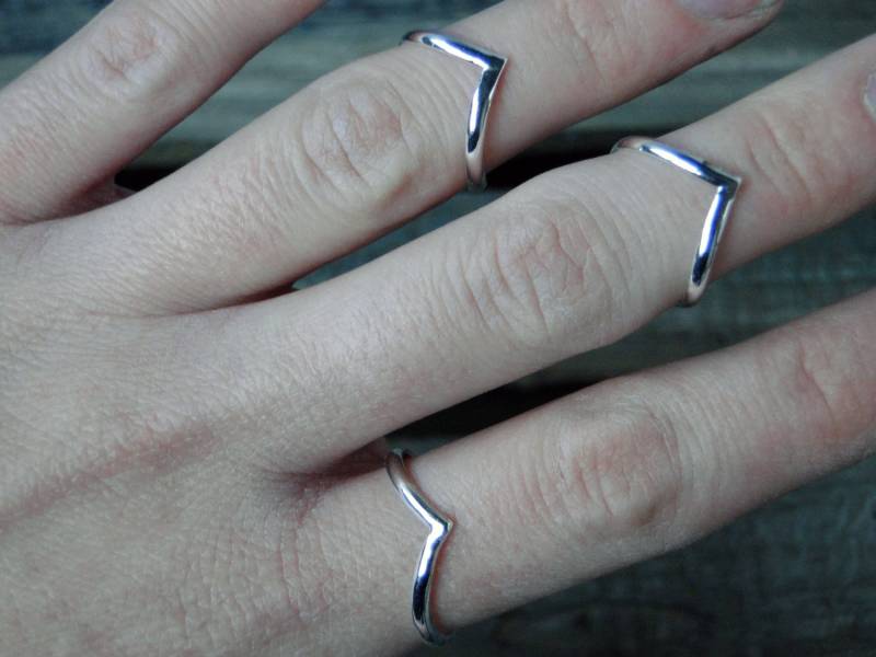 Berg Welle Stapelring, Silber Chevron Ring, Sterling Silber, Auf Bestellung Berg Welle Stapelring, Silber Chevron Ring, Sterling Silber, Auf Bestellung von MermaidMetalStudio