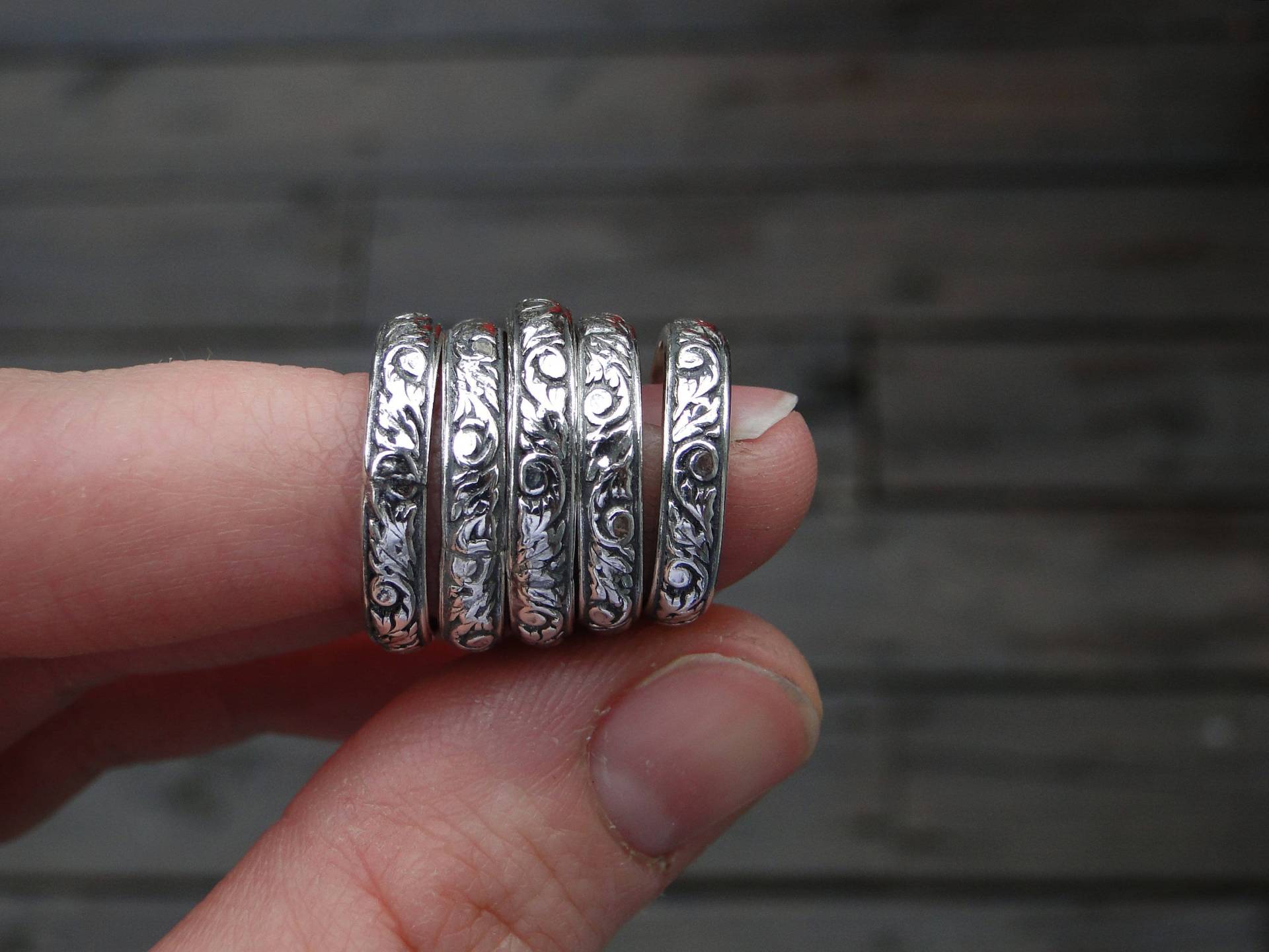 Floraler Stapelring, Sterling Silber, Florale Geätze Band, Boho Ring, Floral Midi Stapelring. Wählen Sie Ihre Größe Floraler Stapelring, Sterling Silber, Florale Geätze Band, Boho Ring, Floral Midi Stapelring. Wählen Sie Ihre Größe von MermaidMetalStudio