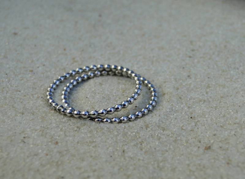 Ohrstecker Stapelringe | 2Er Set, Gestrickte Stapelringe, Perlen Ringset, Auf Bestellung, Sterling Silber Ohrstecker Stapelringe | 2Er Set, Gestrickte Stapelringe, Perlen Ringset, Auf Bestellung, Sterling Silber von MermaidMetalStudio