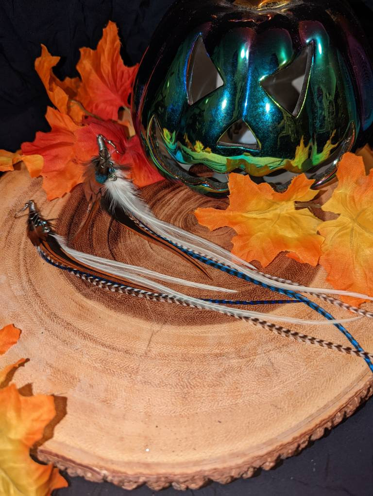 Feder Ohrringe - Natur Federdrahtumwickelt Langes Bündel, Boho Chic Festival Statement Piece von MermaidRegalia