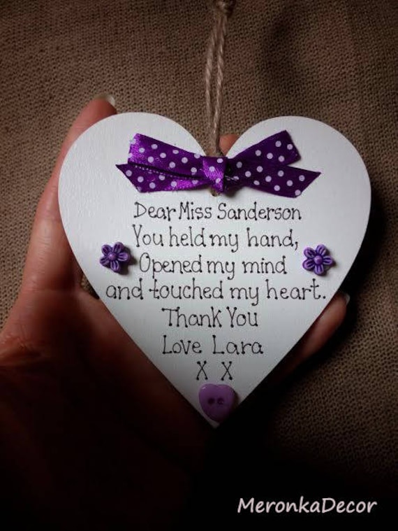 Lehrer Geschenk Sie Hielten Meine Hand, Öffnete Mein Herz Schule Kindergarten - Personalisierte Handgefertigte Holzherz Lehrer Geschenk Sie Hielten Meine Hand, Öffnete Mein Herz Schule Kindergarten - Personalisierte Handgefertigte Holzherz von MeronkaDecor