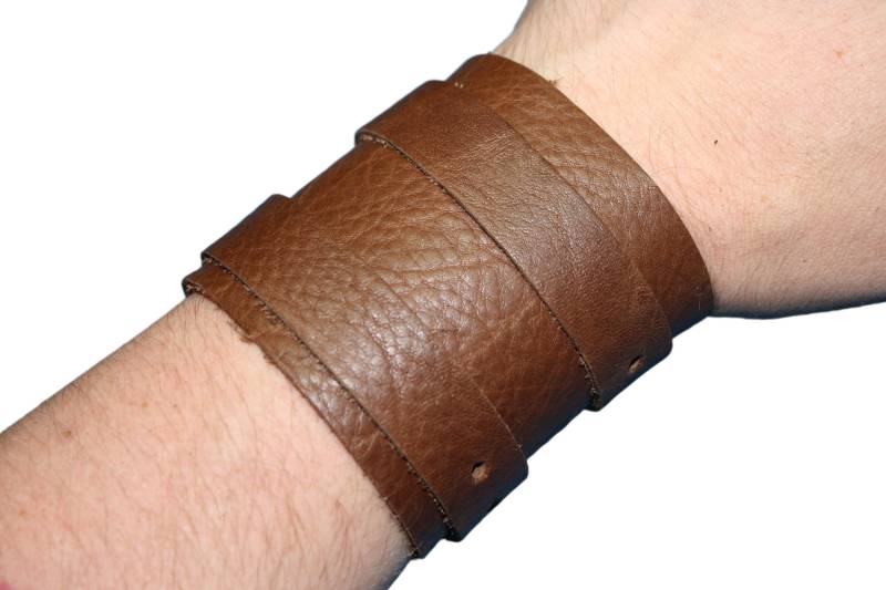 Braun Oder Schwarz Leder Handgelenk Manschette Armband Arm Wrap Braun Oder Schwarz Leder Handgelenk Manschette Armband Arm Wrap von MerrillsLeather