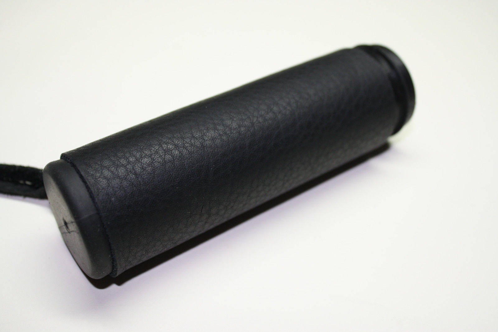 Schwarze Hochleistungs-Leder-Motorrad-Handgriff-Gasgriff-Abdeckungen Wraps W/Perlen Schwarze Hochleistungs-Leder-Motorrad-Handgriff-Gasgriff-Abdeckungen Wraps W/Perlen von MerrillsLeather